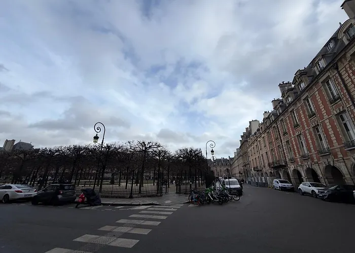 Le Marais Place Des Vosges * Paryż