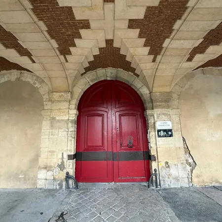 Le Marais Place Des Vosges