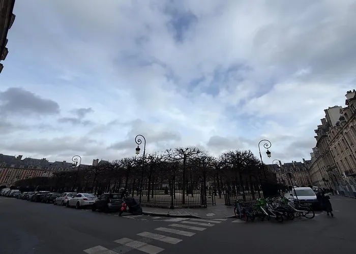 Le Marais Place Des Vosges パリ